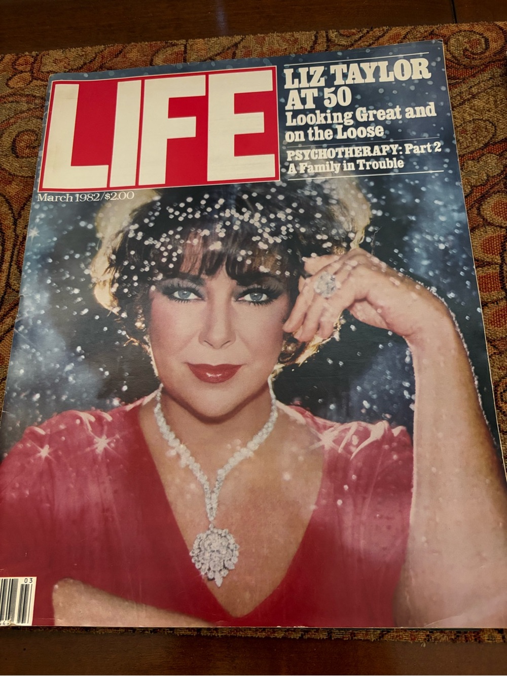 ✨Vintage LIFE Magazine March 1982 Elizabeth Taylor at 50 Cover Collectible✨